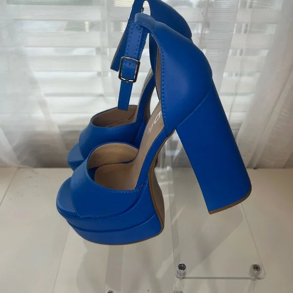 Soda Blue Platform Sandals – Women’s Size 6 - Picture 9 of 10